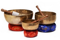 Hand-Picked Singing Bowl (6" w/Mallet)